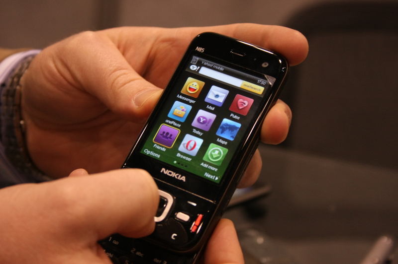 Illustration for article titled New WinMo and iPhone Apps Give You Palm Pre-Like Social Media Synergy